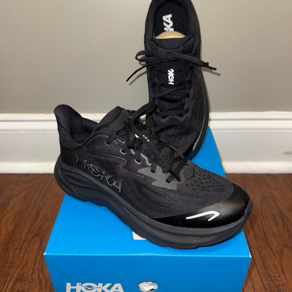 HOKA Clifton 10 Big Kids Triple Black – Size 7Y – New with Box